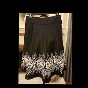 2/$30 ANN TAYLOR Beautiful Embroidered Skirt 4